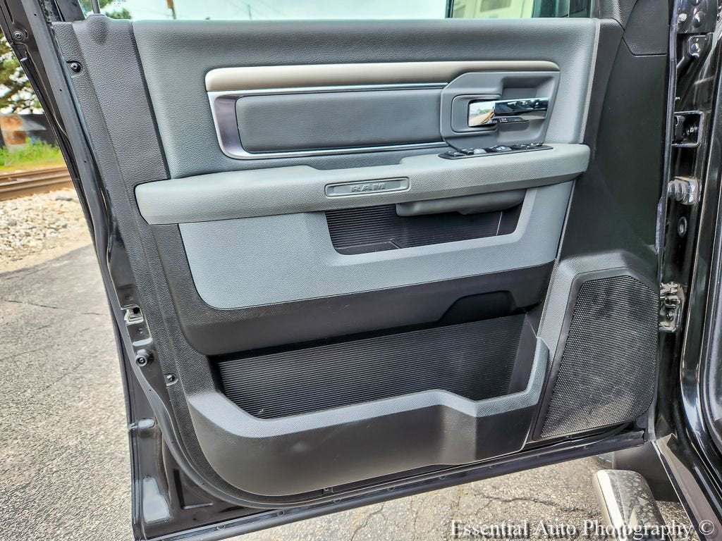 2019 RAM 1500 Classic SLT Crew Cab 4x4 5'7" Box