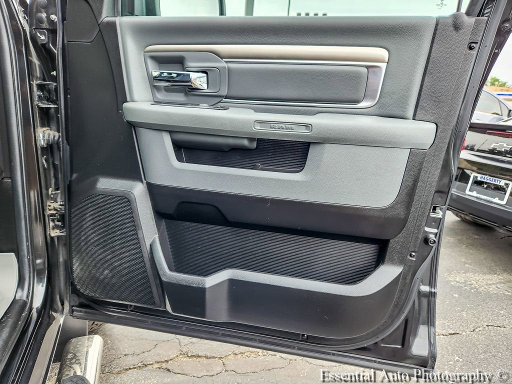 2019 RAM 1500 Classic SLT Crew Cab 4x4 5'7" Box