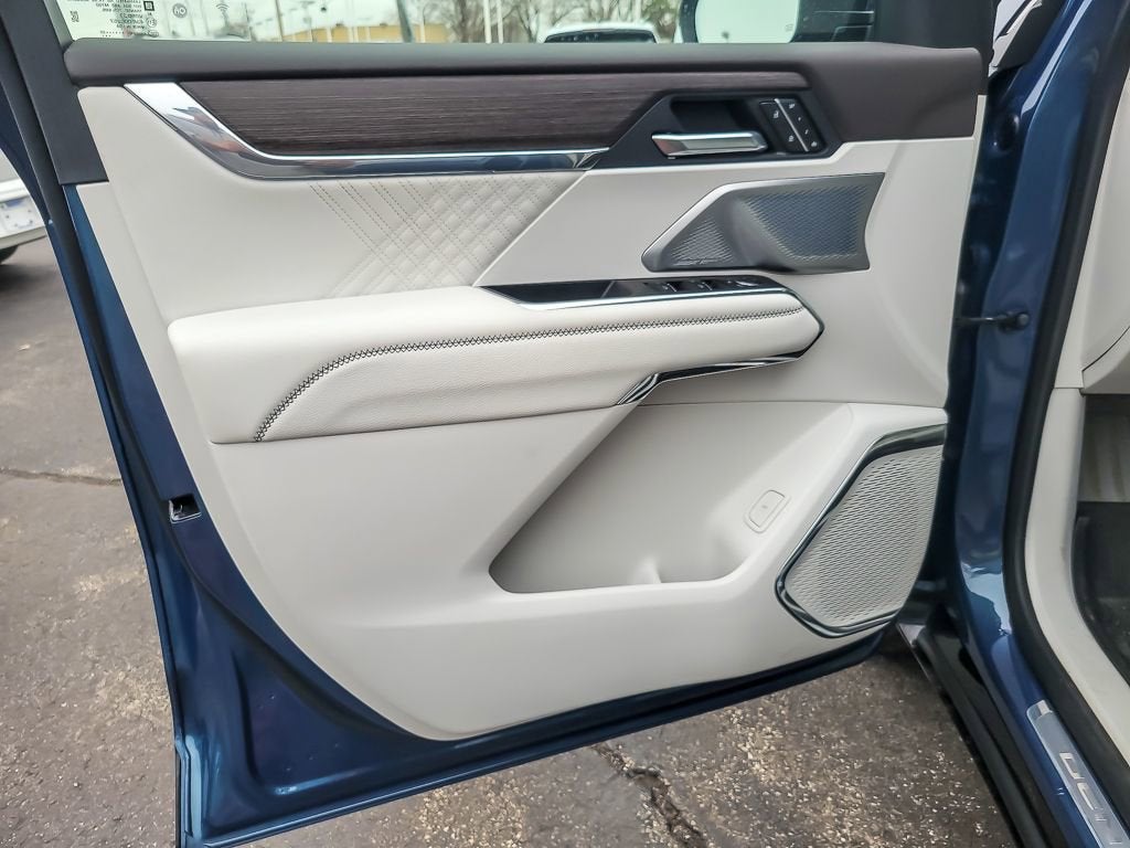 2025 GMC Acadia Denali