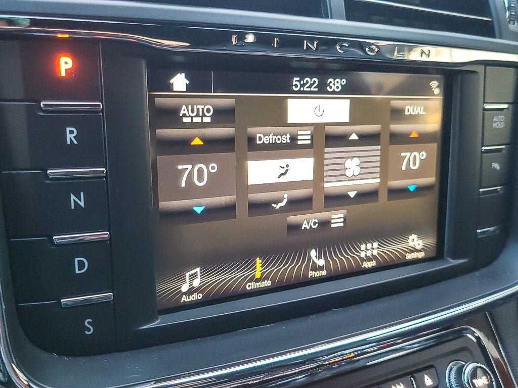 2017 Lincoln Continental Premiere