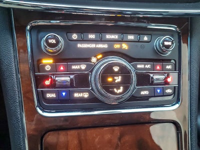 2017 Lincoln Continental Premiere