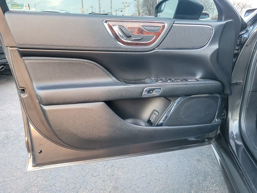 2017 Lincoln Continental Premiere