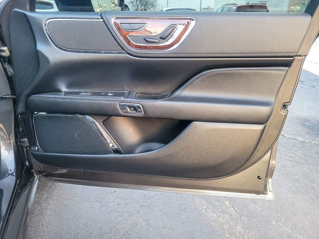 2017 Lincoln Continental Premiere