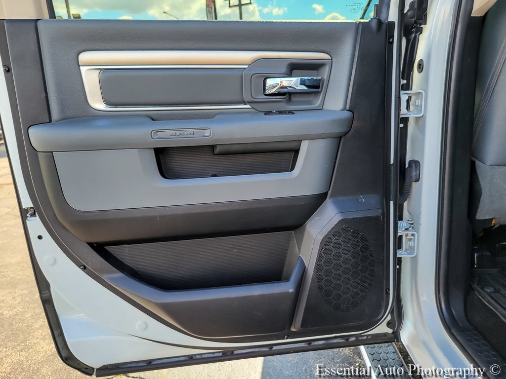 2017 RAM 1500 Big Horn Crew Cab 4x4 5'7" Box