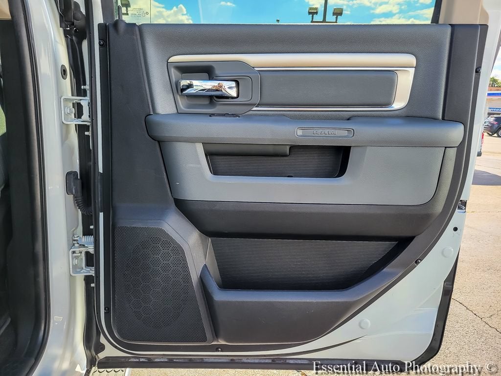 2017 RAM 1500 Big Horn Crew Cab 4x4 5'7" Box
