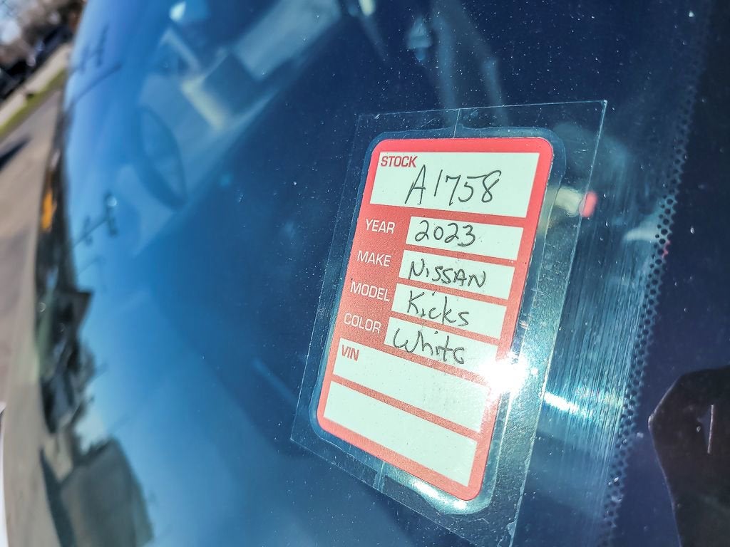 2023 Nissan Kicks S Xtronic CVT