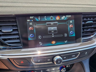 2018 Buick Regal TourX Essence