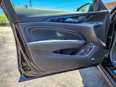 2018 Buick Regal TourX Essence