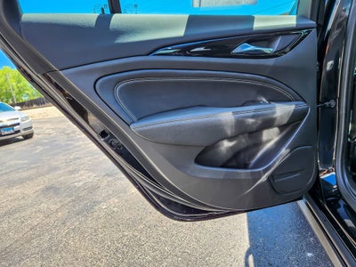 2018 Buick Regal TourX Essence