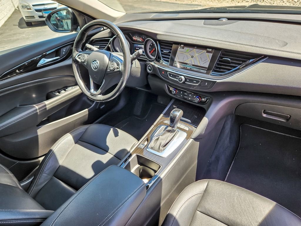 2018 Buick Regal TourX Essence