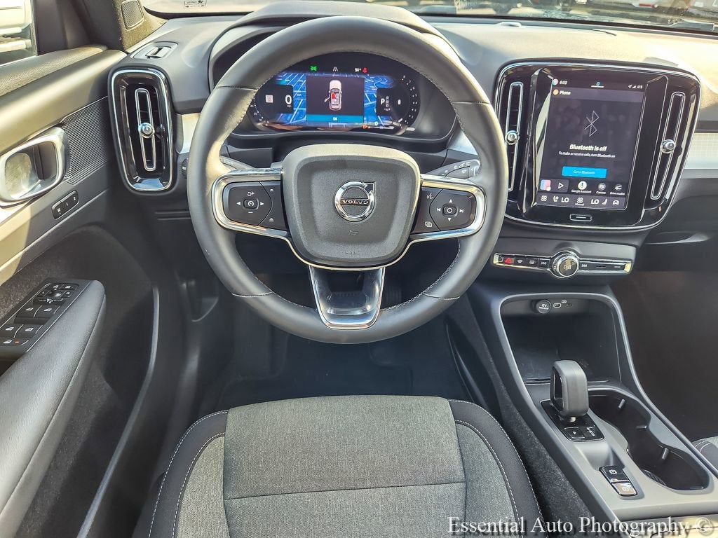 2024 Volvo XC40 Core Bright Theme