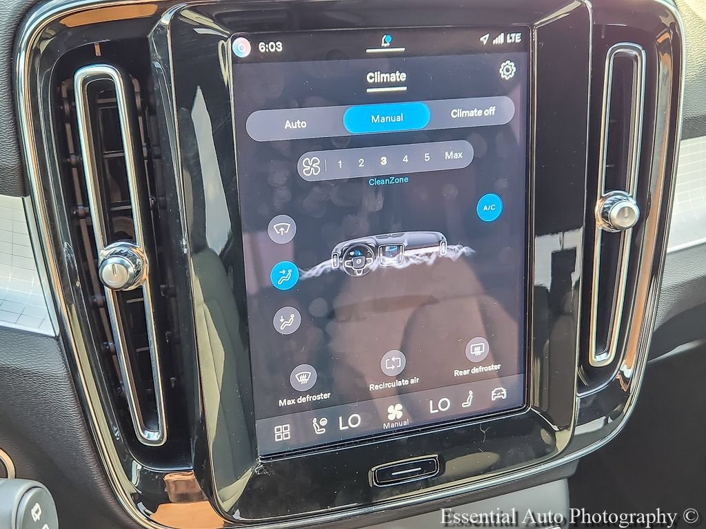 2024 Volvo XC40 Core Bright Theme