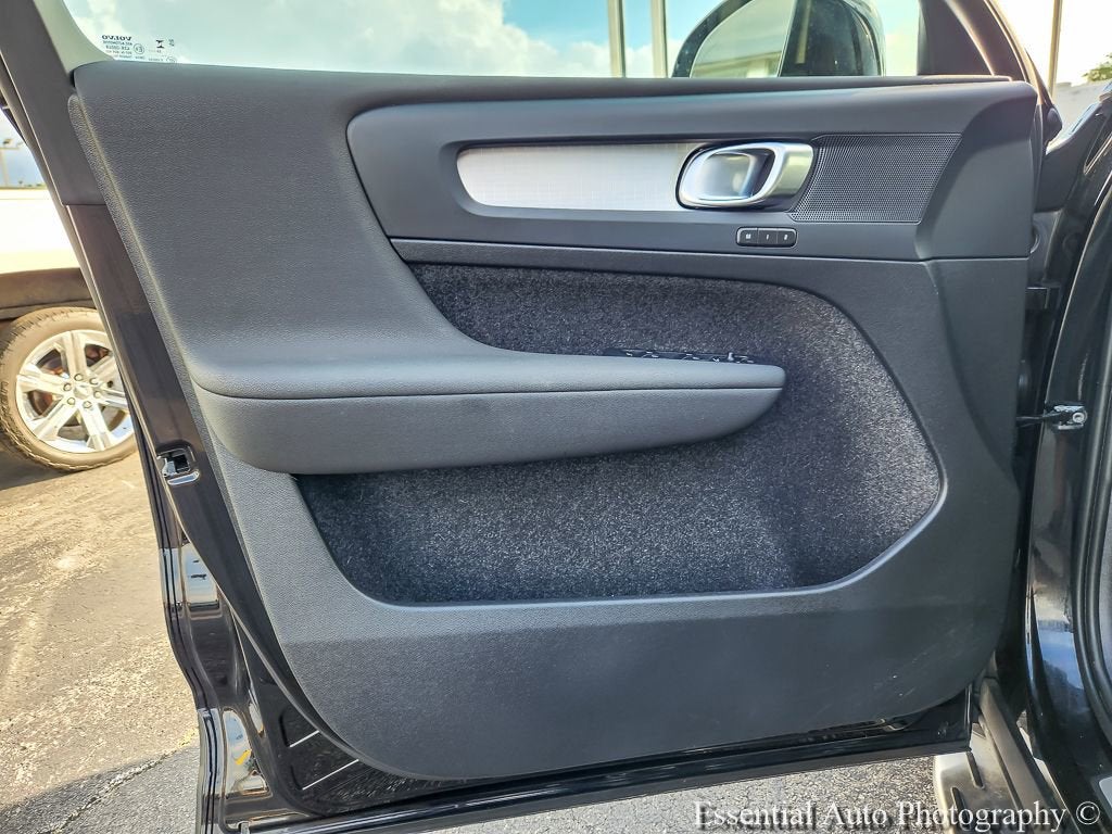 2024 Volvo XC40 Core Bright Theme