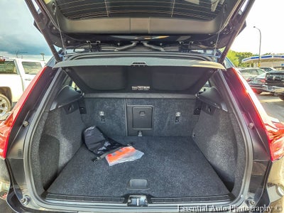 2024 Volvo XC40 Core Bright Theme