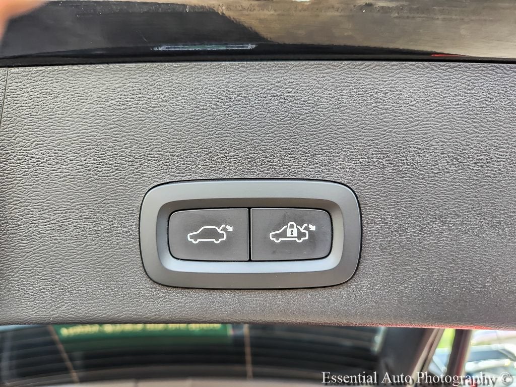 2024 Volvo XC40 Core Bright Theme