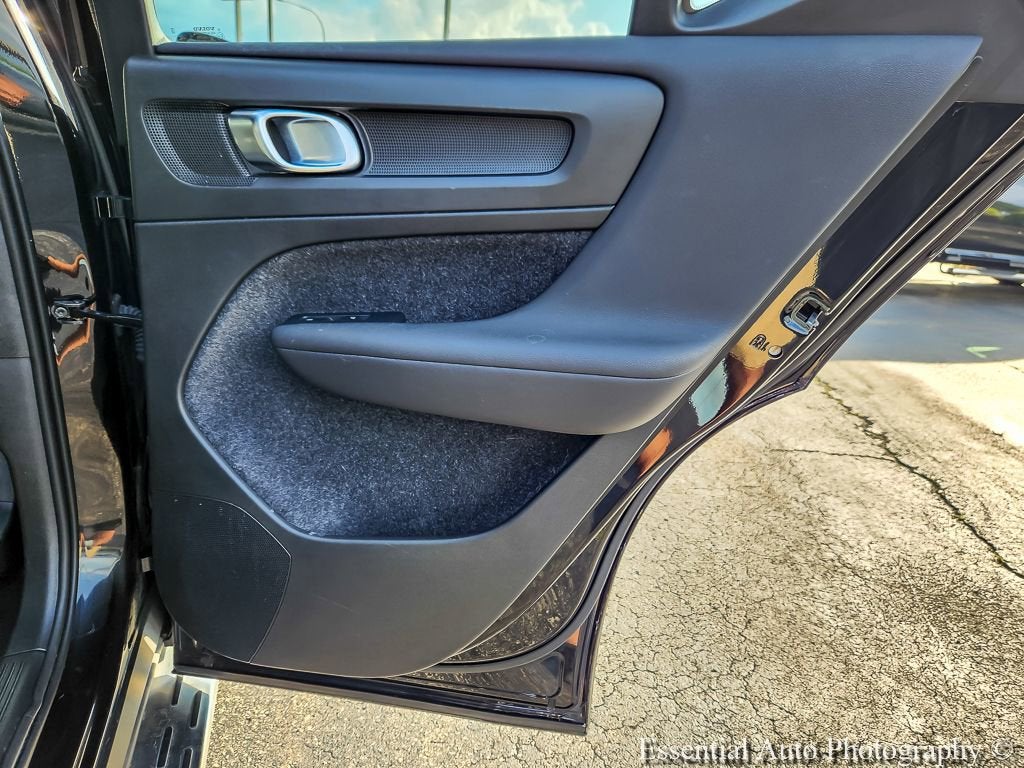 2024 Volvo XC40 Core Bright Theme