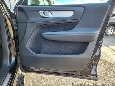 2024 Volvo XC40 Core Bright Theme