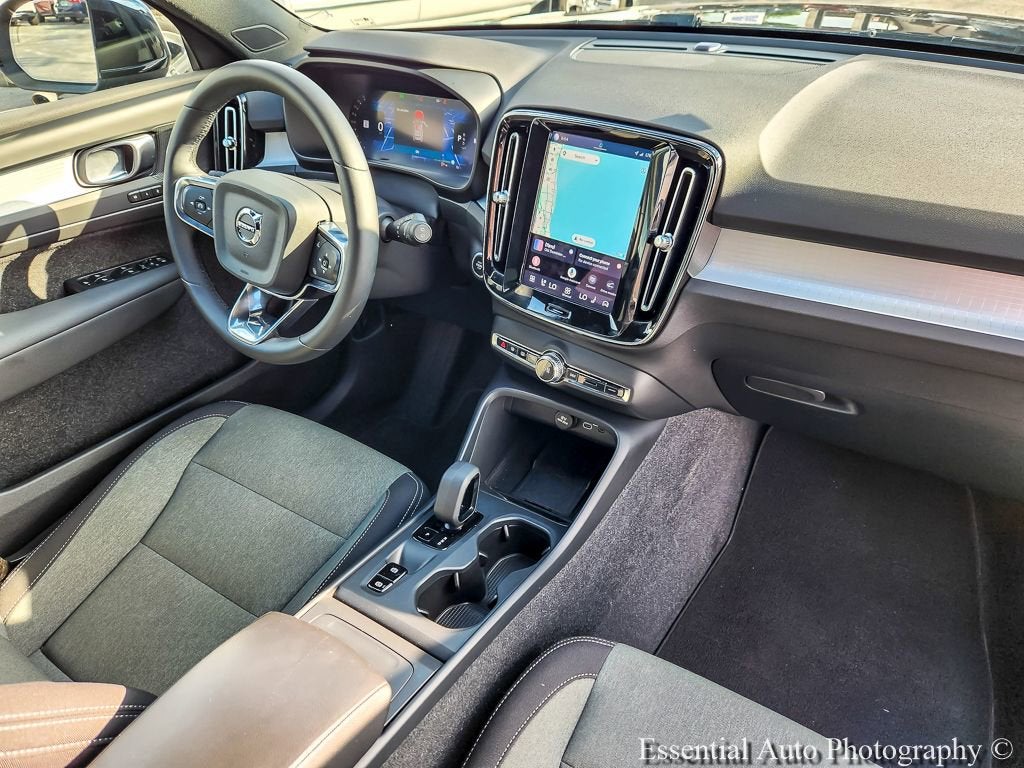 2024 Volvo XC40 Core Bright Theme