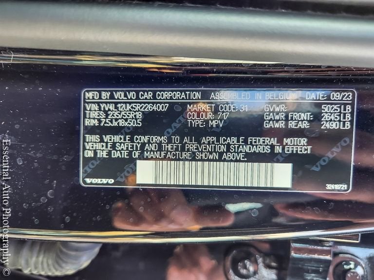 2024 Volvo XC40 Core Bright Theme