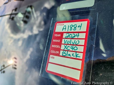 2024 Volvo XC40 Core Bright Theme