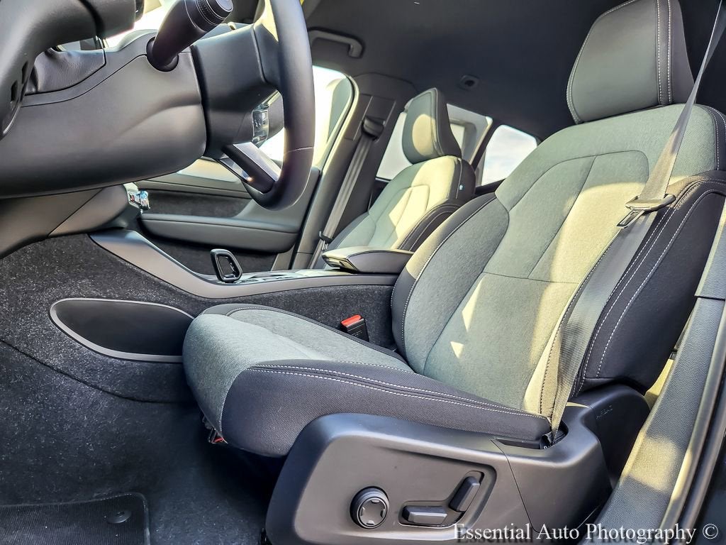 2024 Volvo XC40 Core Bright Theme
